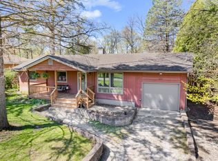 605 Hickory Rd, Woodstock, IL 60098