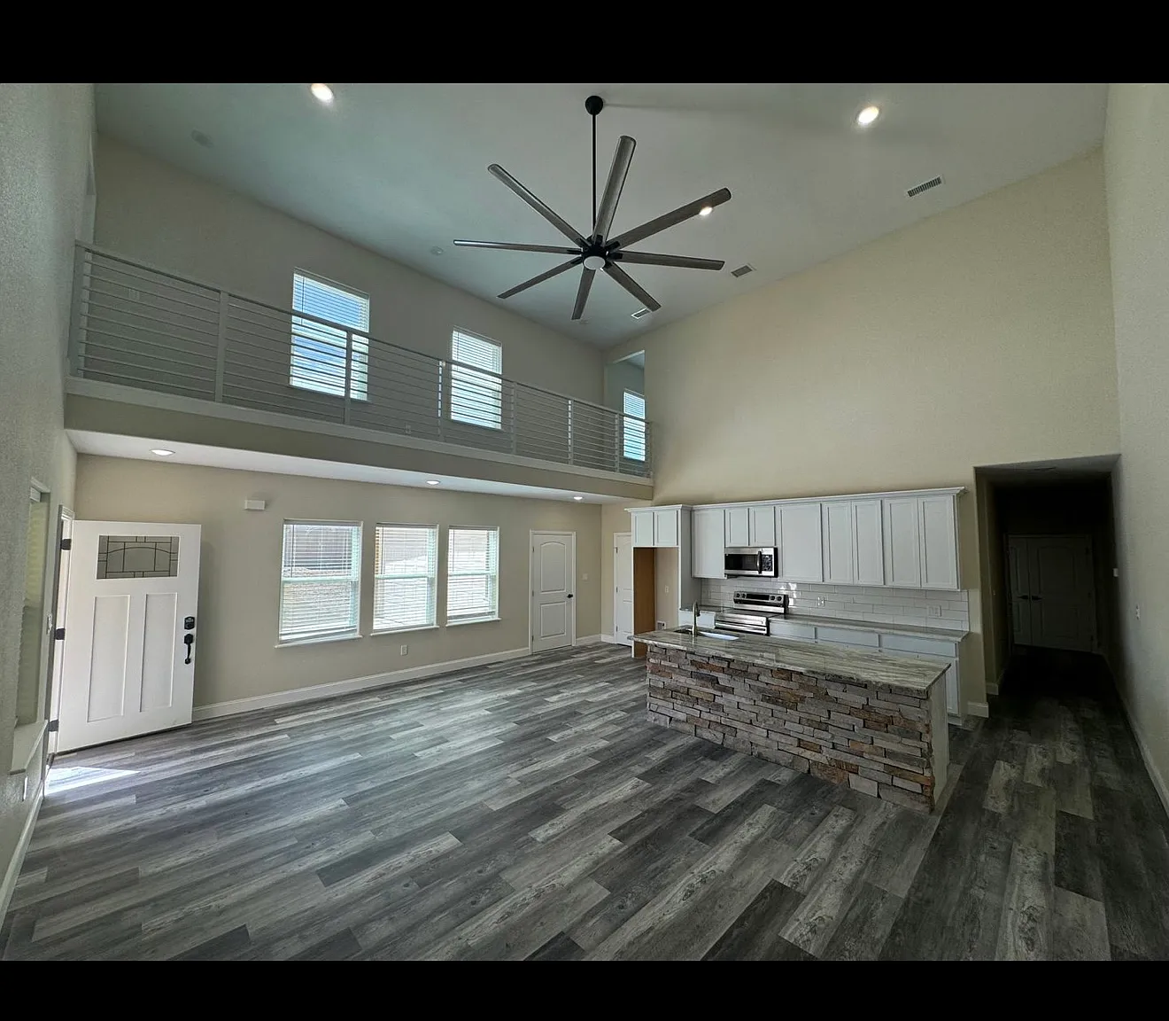 4 bed, 2100 sqft, $2,650 — Photo 2