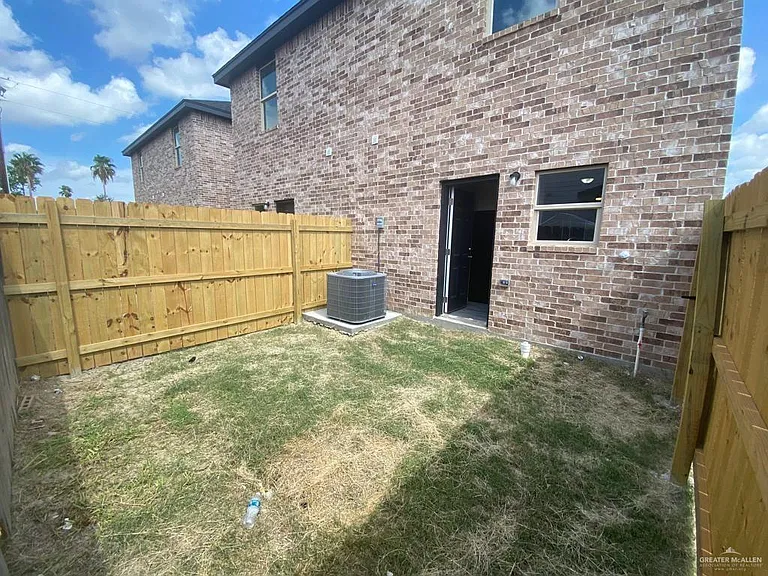 1105 W Kennedy St #9 — Photo 2
