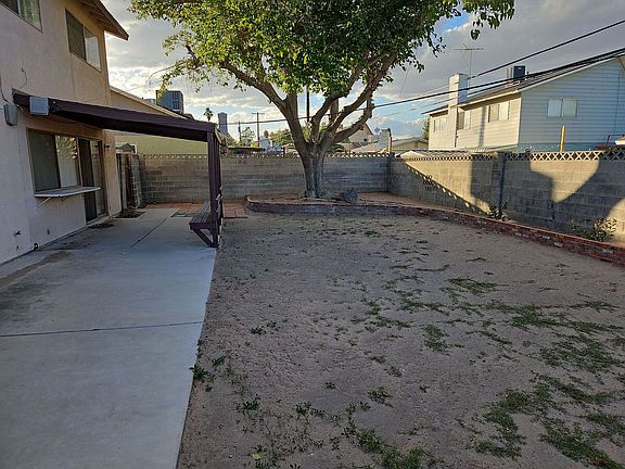 4th image of 2724 Capistrano Ave