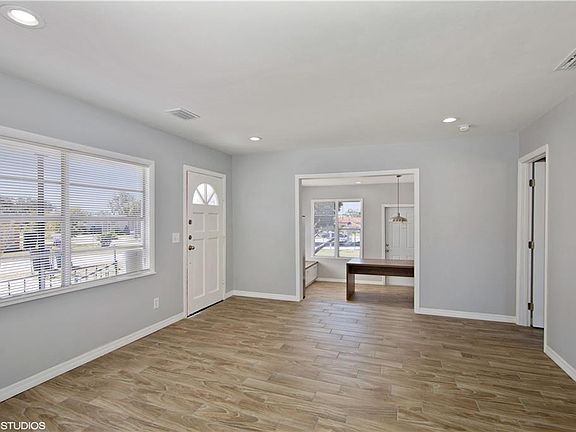 4th image of 905 Columbia Ave