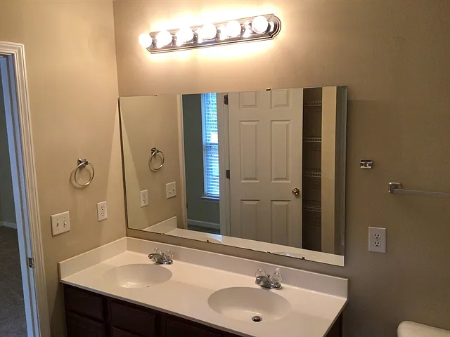 250 Border Rd — Photo 16
