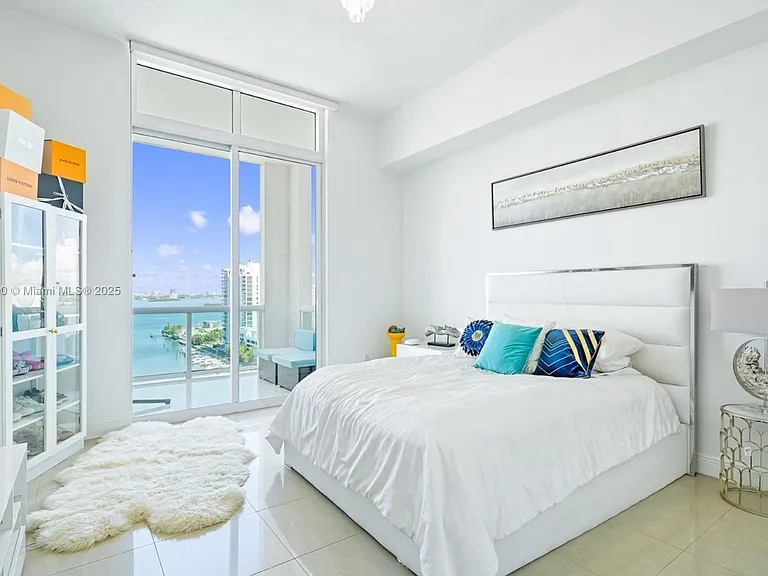 7900 Harbor Island Dr #Penthouse 14 — Photo 1