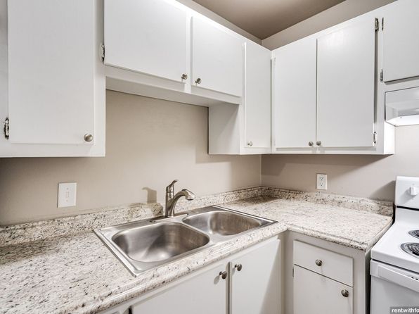 671 S Western Ave #204