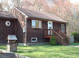 57 Robinwood Dr, Scituate, RI 02831
