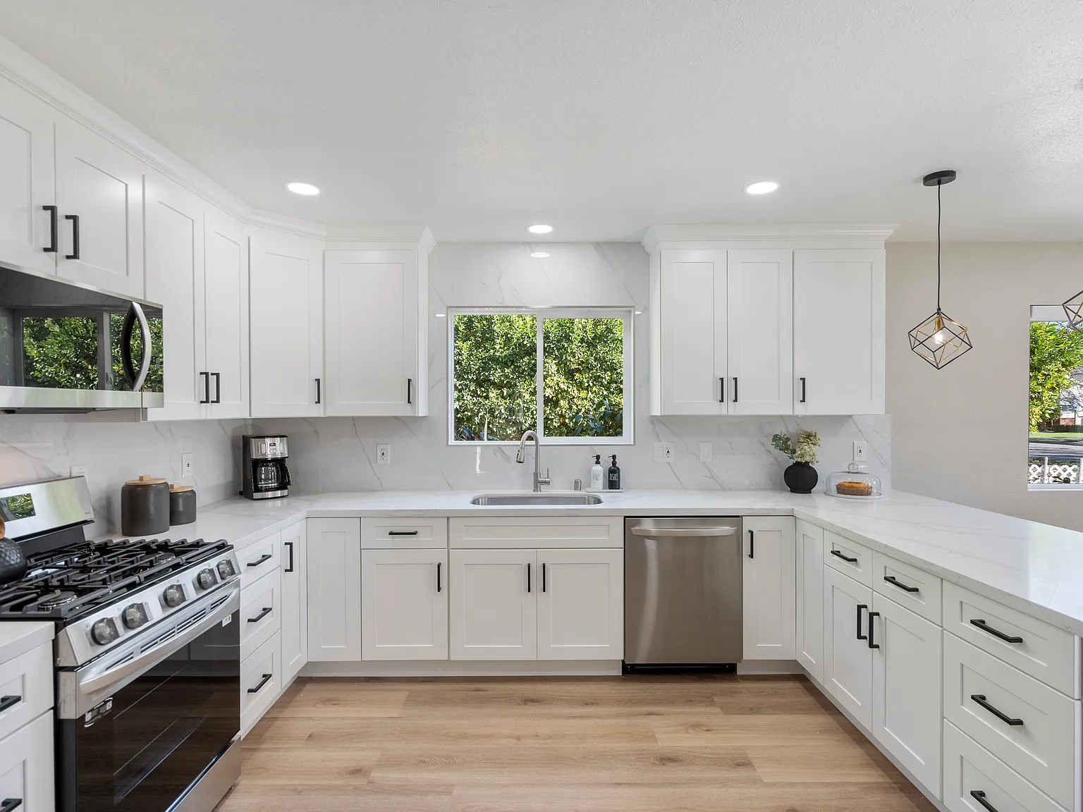 1031 Hazelwood Ave — Photo 4