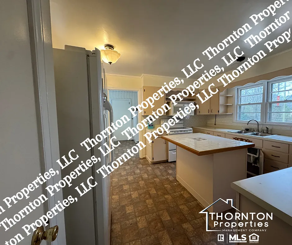 3 bed, $1,200 — Photo 2