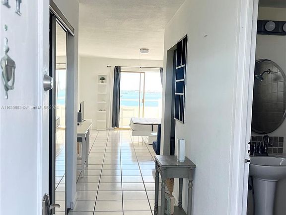 5th image of 7904 West Dr APT 914