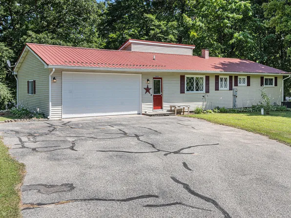 3890 Riverview Dr S, Hesperia, MI 49421