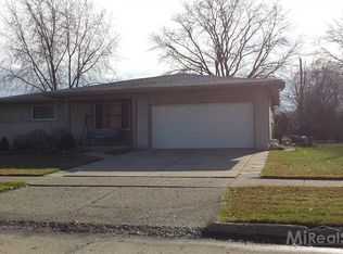 30514 Birch Tree Dr, Warren, MI 48093