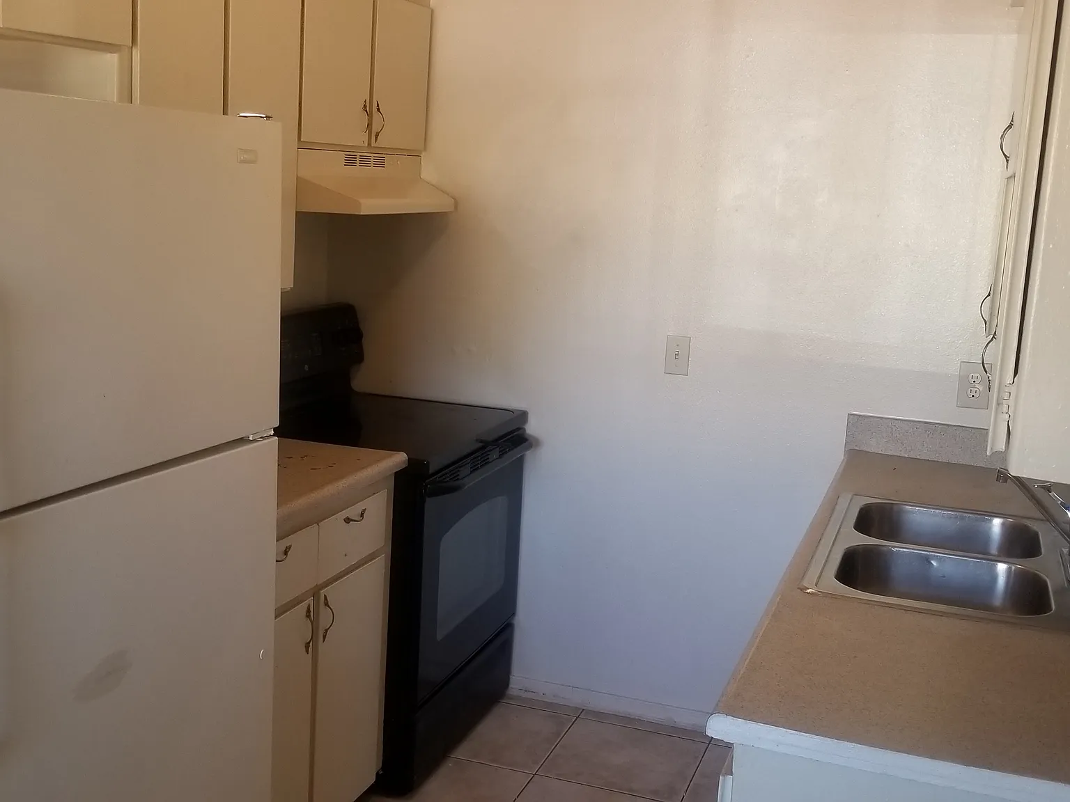 6025 W Oregon Ave — Photo 2