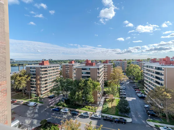 166-25 Powells Cove Boulevard image 28 of 33