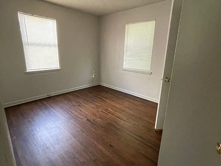 4257 E Young Pl — Photo 4
