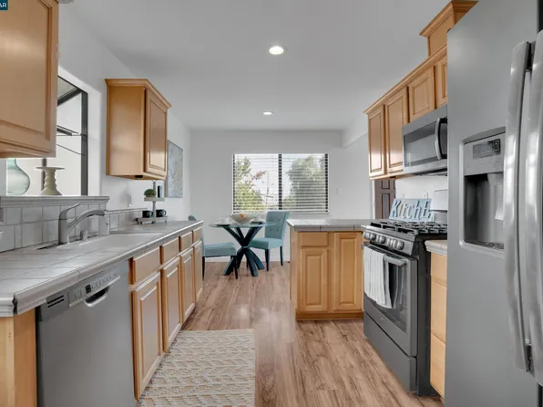 2484 Birch St, Martinez, CA 94553