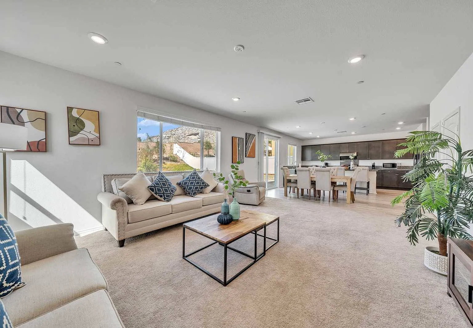4 bed, 2800 sqft, $7,000 — Photo 2