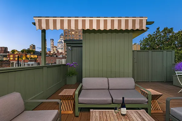 Sold by Coleman Real Estate Group | media 32