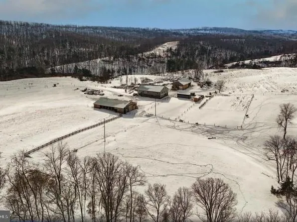 417 Harmony Hollow Rd, Levels, WV 25431