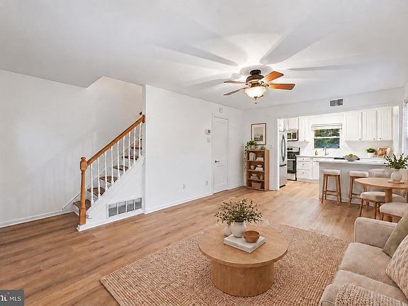 2nd image of 2304 Fairview Ter