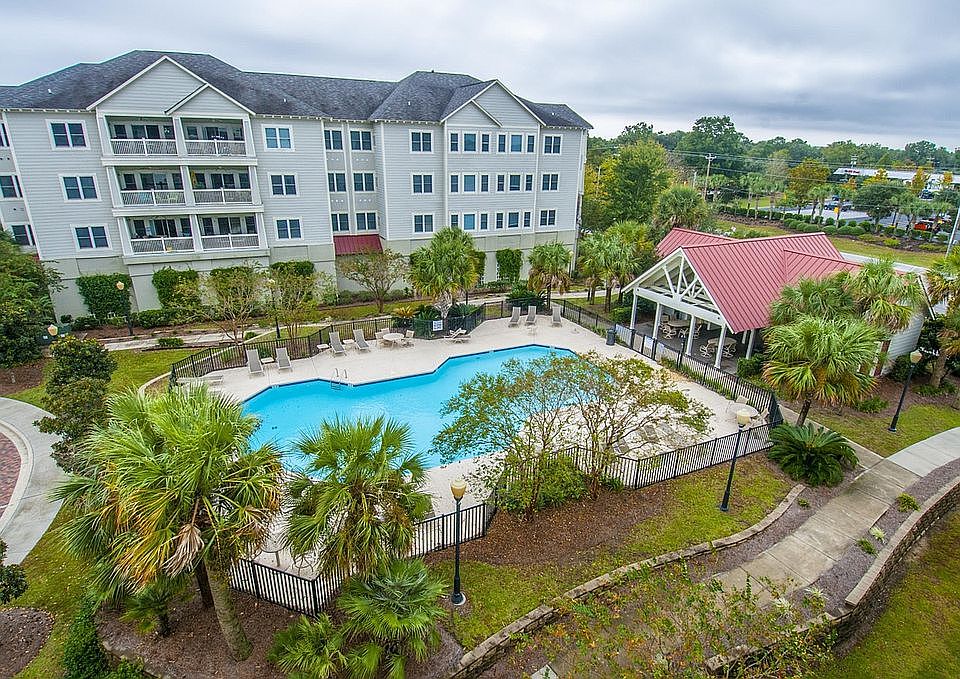 Pool with grill 
