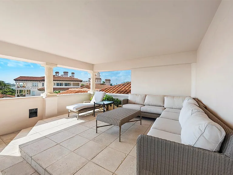 19253 Fisher Island Dr #19253 — Photo 34