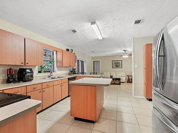 4th image of 4937 Wishart Blvd