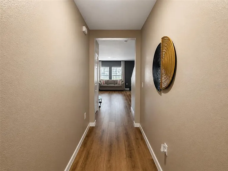1352 Derry Ave — Photo 7