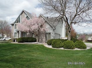 34 Meadow Spring Ct, East Amherst, NY 14051