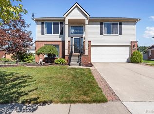20704 Busenbark Ln, Brownstown, MI 48183