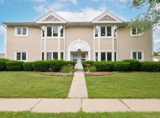 2067 Cliff Alex Ct S #3, Waukesha, WI 53189