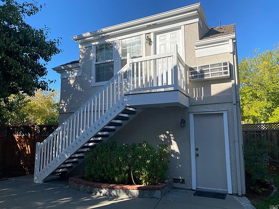 4th image of 594 Versailles Ave