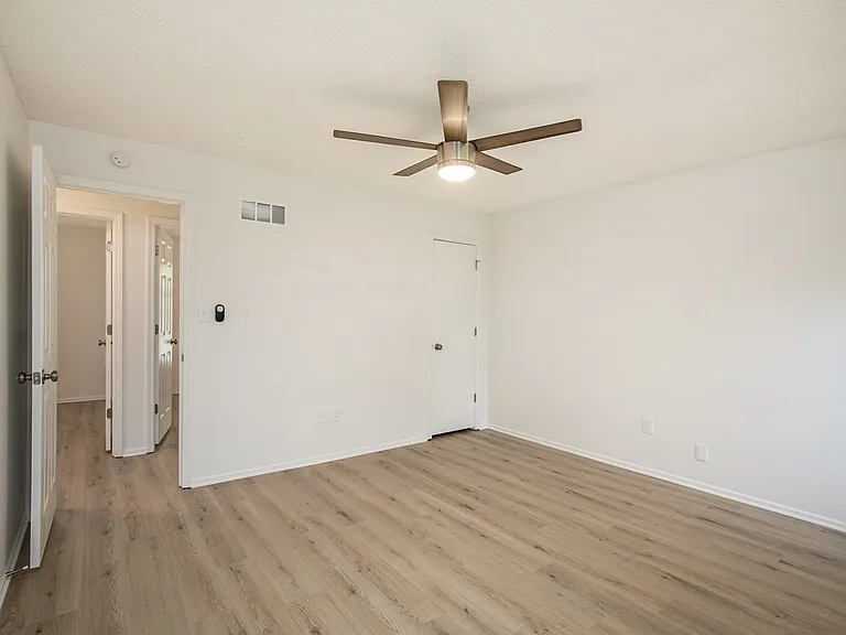 309 SE Brownfield Dr — Photo 16