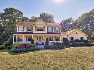 3 Country Farm Rd, Oxford, CT 06478