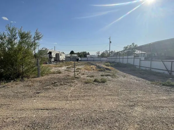 613 S Almond St, Pecos, TX 79772