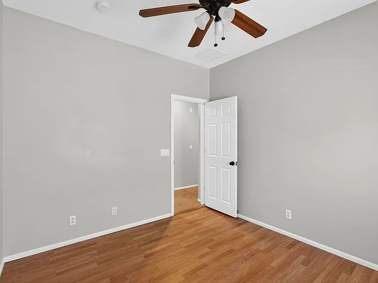 697 W Oak Tree Ln — Photo 23