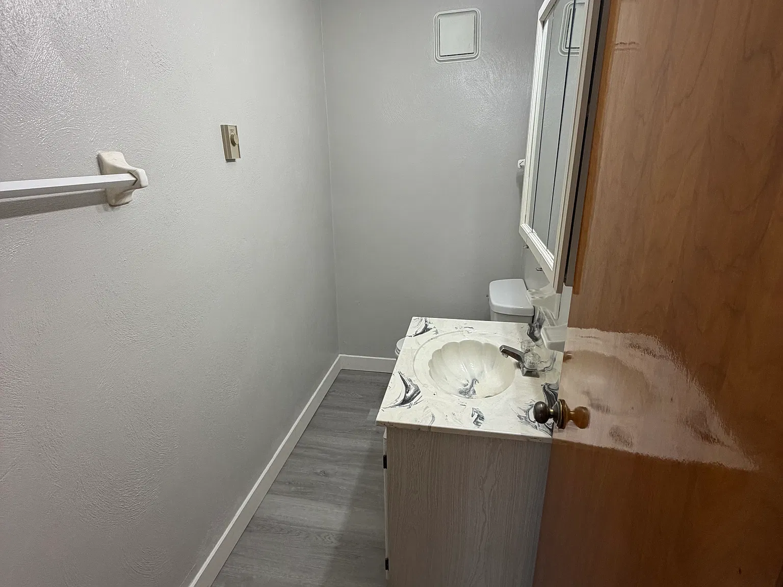 1 bed, 1.5 bath, 800 sqft, $895 — Photo 3