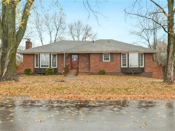 203 20th Ave, Greenwood, MO 64034