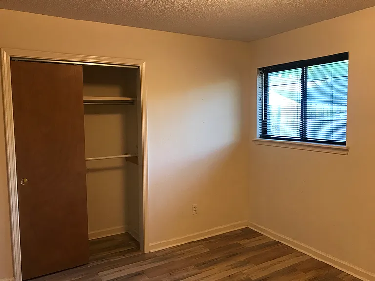 375 Grand Point Dr #F — Photo 10