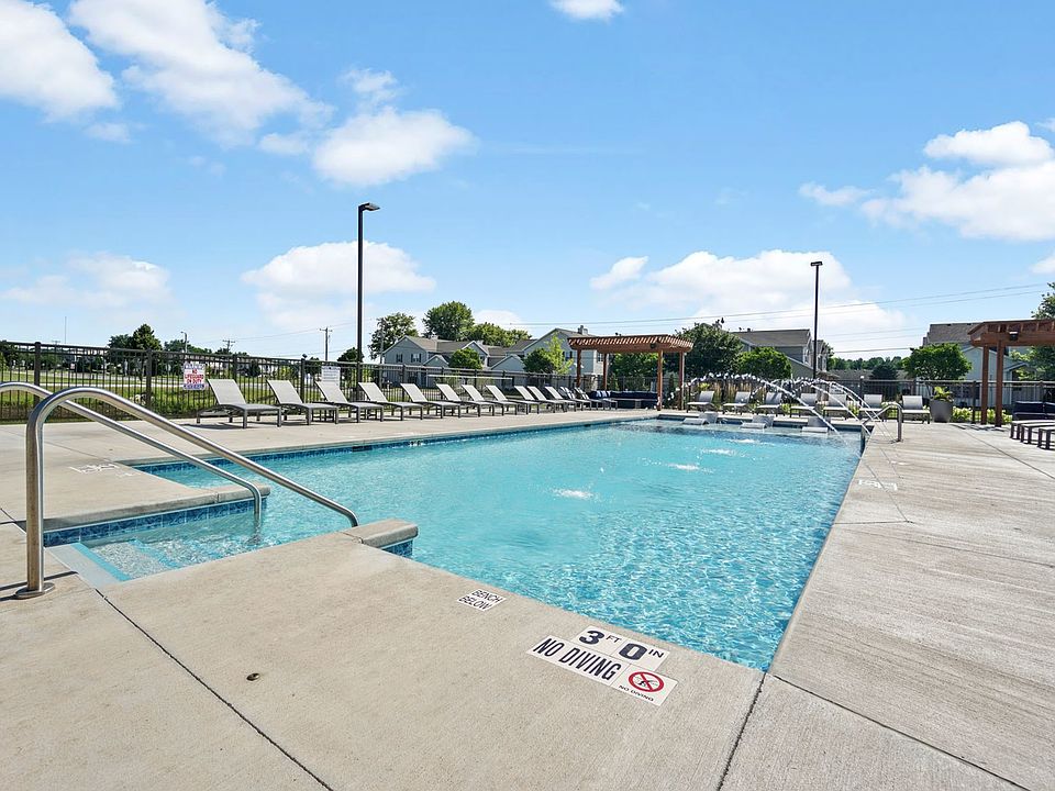 Pool | The 85 at Maple Grove, Madison, WI