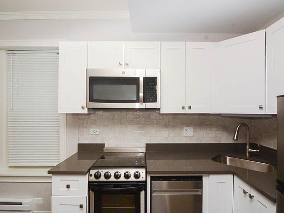 4th image of 640 W Wrightwood Ave APT 302