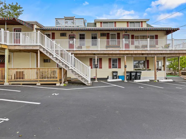 15 Bay Ave #2, Old Orchard Beach, ME 04064