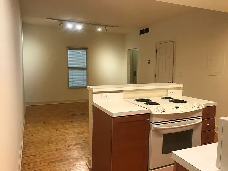 692 N High St — Photo 3