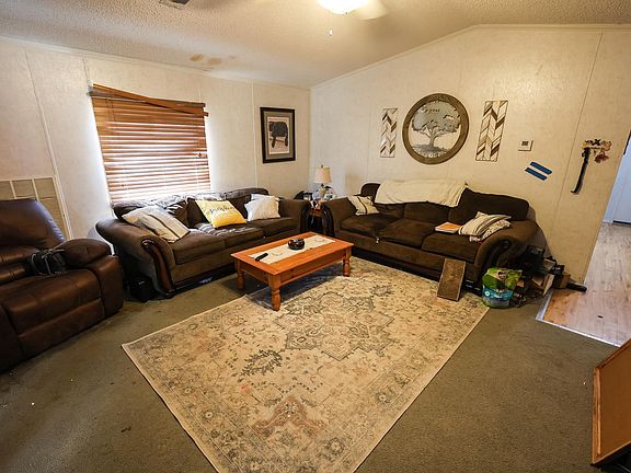 3rd image of 205 Stoneridge Cir