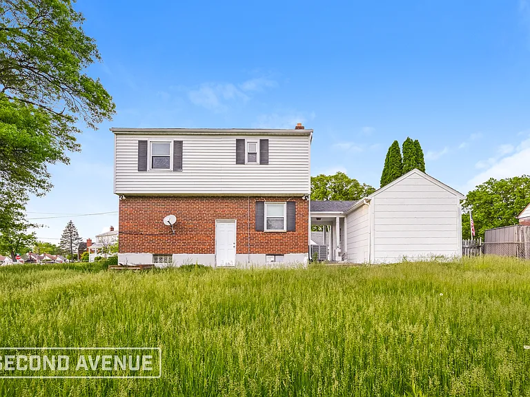 5589 Raceview Ave — Photo 20