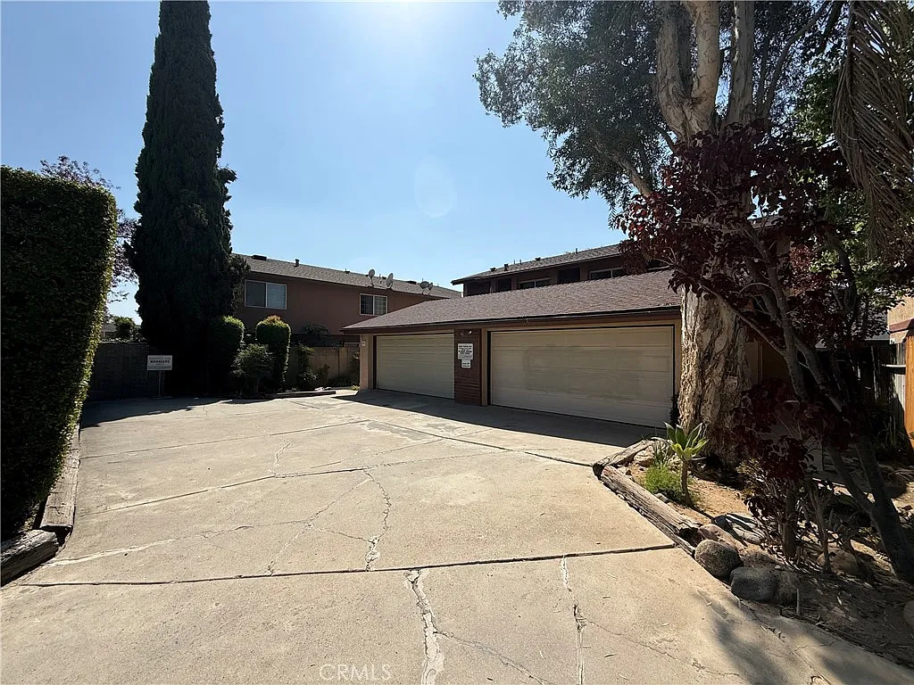 3 bed, 2.5 bath, 1485 sqft, $3,750 — Photo 2