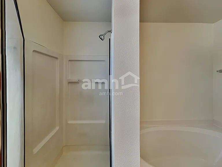 817 Lightningbug Ln — Photo 14