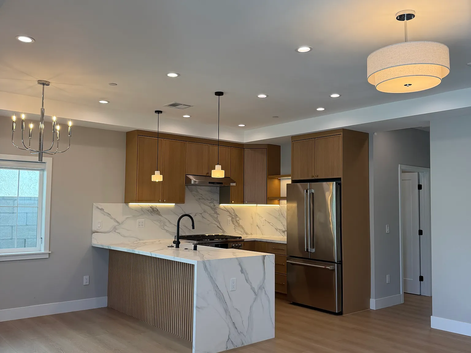 3 bed, 1198 sqft, $4,150 — Photo 3