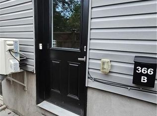 366 Fullerton Ave #B, Ottawa, ON K1K1K1
