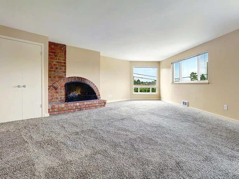 8100 Green Lake Dr N — Photo 4