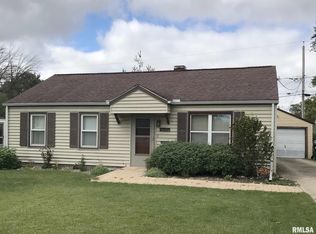 2935 N Village Dr, Peoria, IL 61604