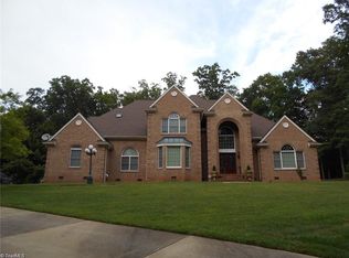 816 Oak Ridge Dr, Eden, NC 27288